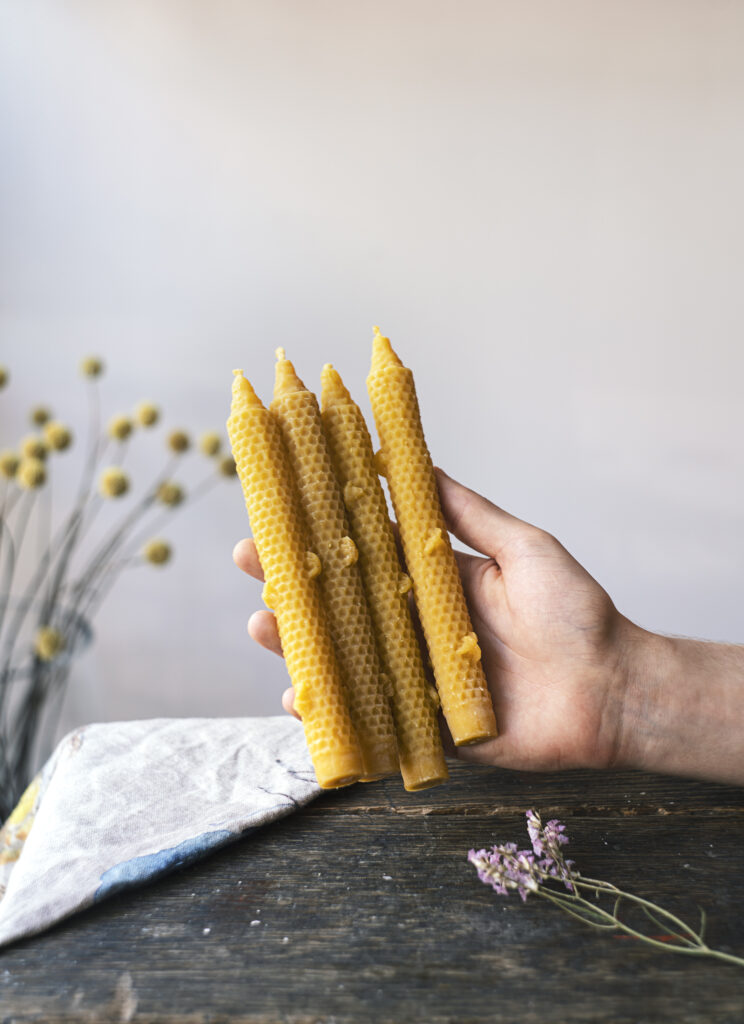 Beeswax Candle XS Pillar Candle with Bees Air Purifier