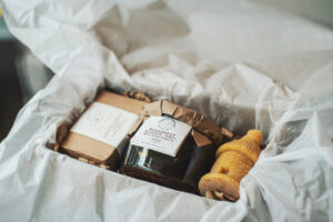 Sweet Gift Guide to Mother's Day
Honey, soap and beeswax candle gift set idea ~
Hand-packed and plastic free