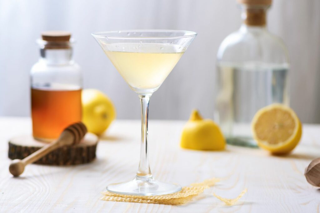 The Buzz About Bee’s Knees: A Classic Prohibition-Era Cocktail with a Sweet and Tangy Twist